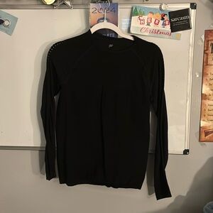 Black long sleeve workout shirt